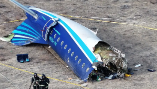 Avião Embraer 190 da Azerbaijan Airlines com 69 pessoas cai no Cazaquistão